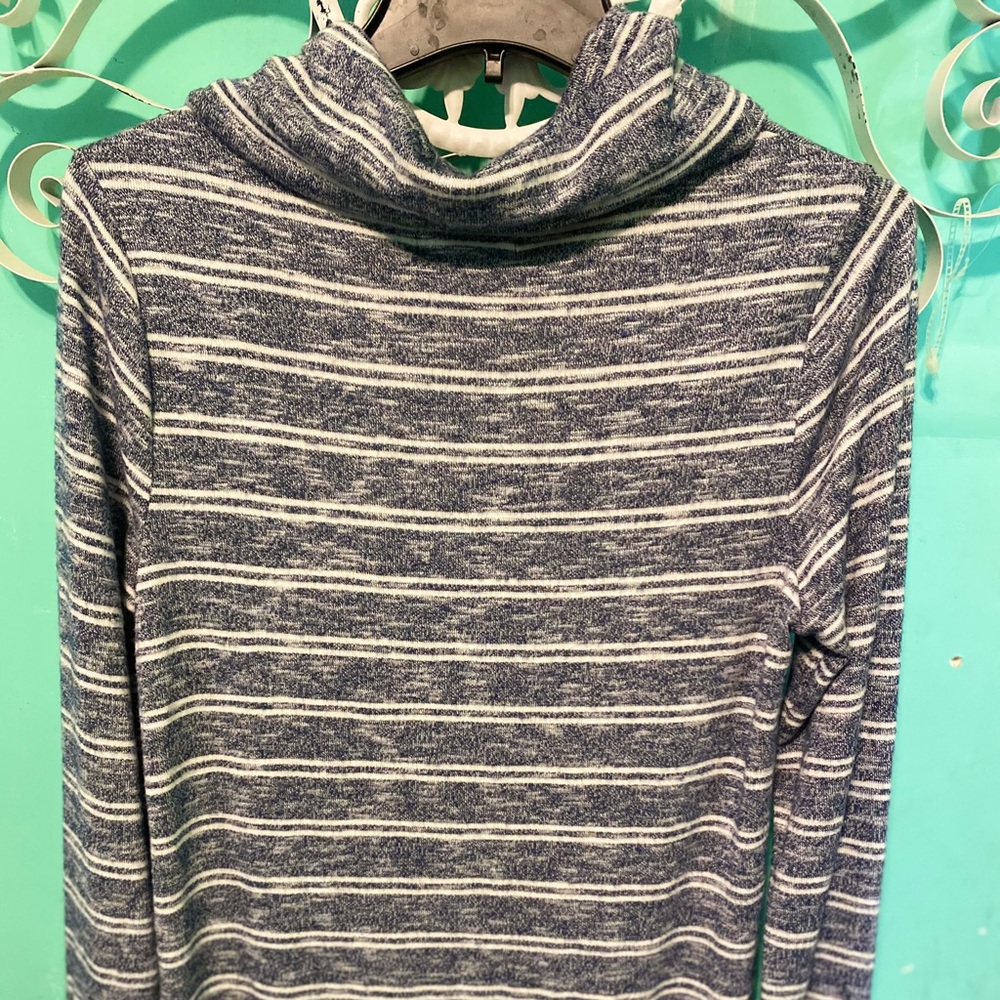 Olive And Oak low knit top new with tags